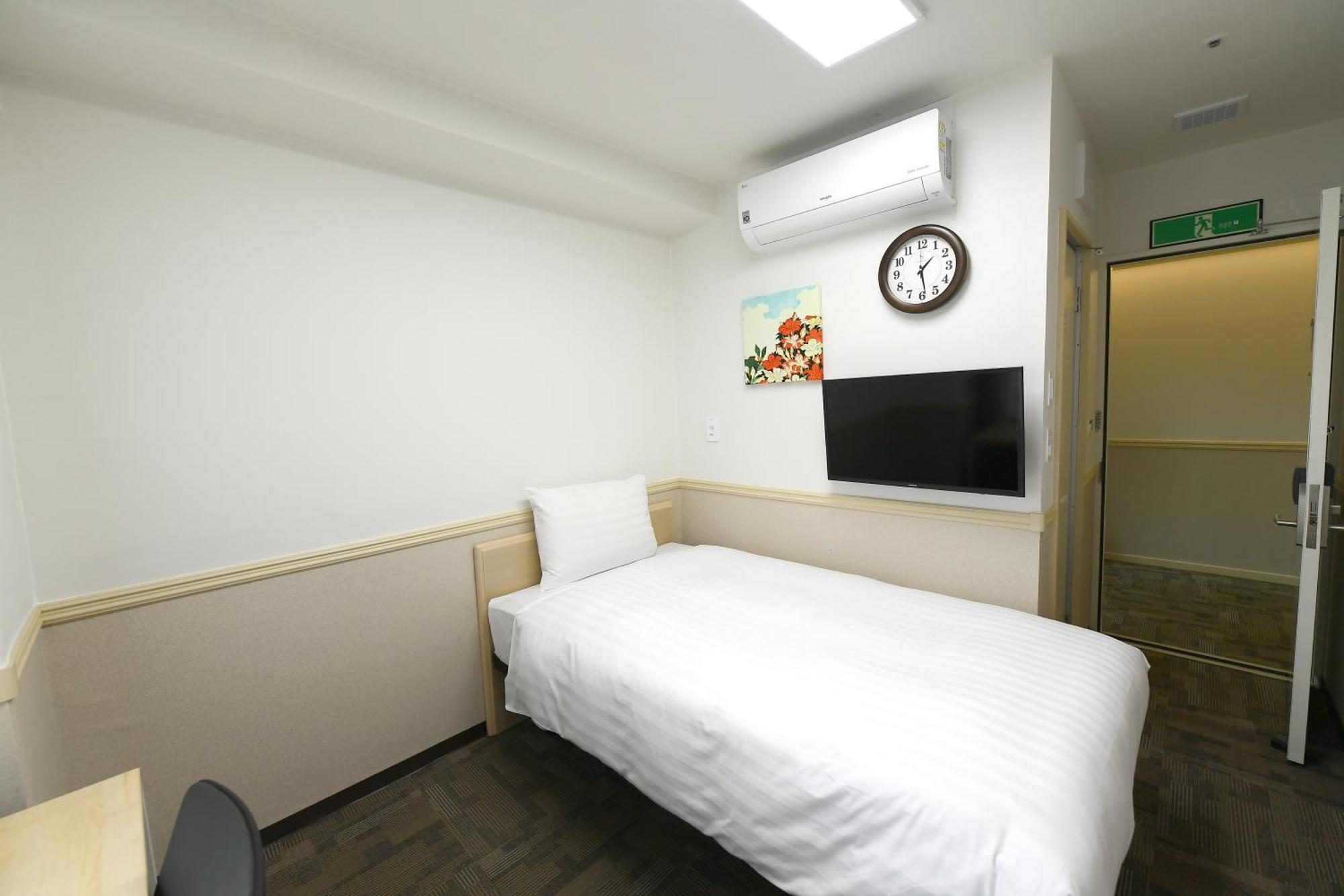 Toyoko Inn Changwon Exterior photo